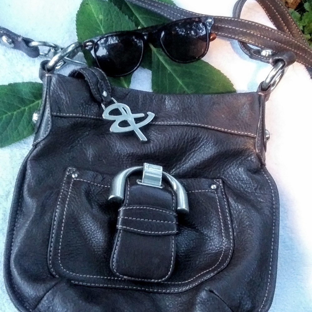 - B. MAKOWSKY PEBBLED LEATHER CROSS BODY BAG LN